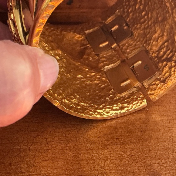 Chanel Wide Matelassé bracelet Vintage - Picture 10 of 13